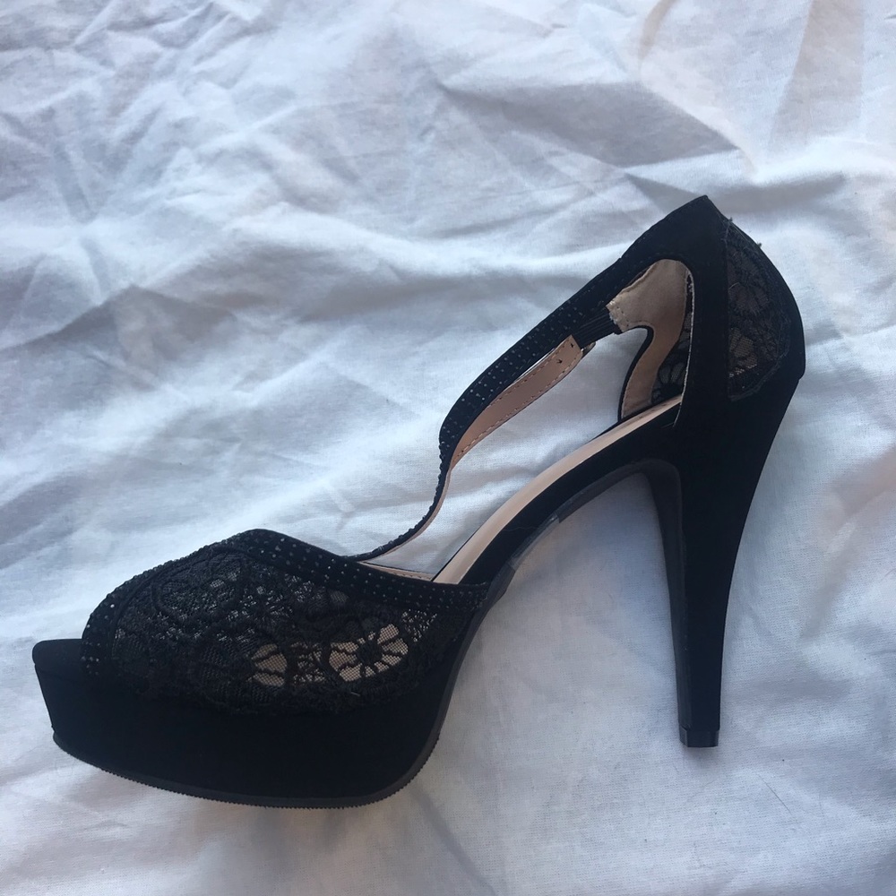 Black lacy heels - Picture 4 of 5
